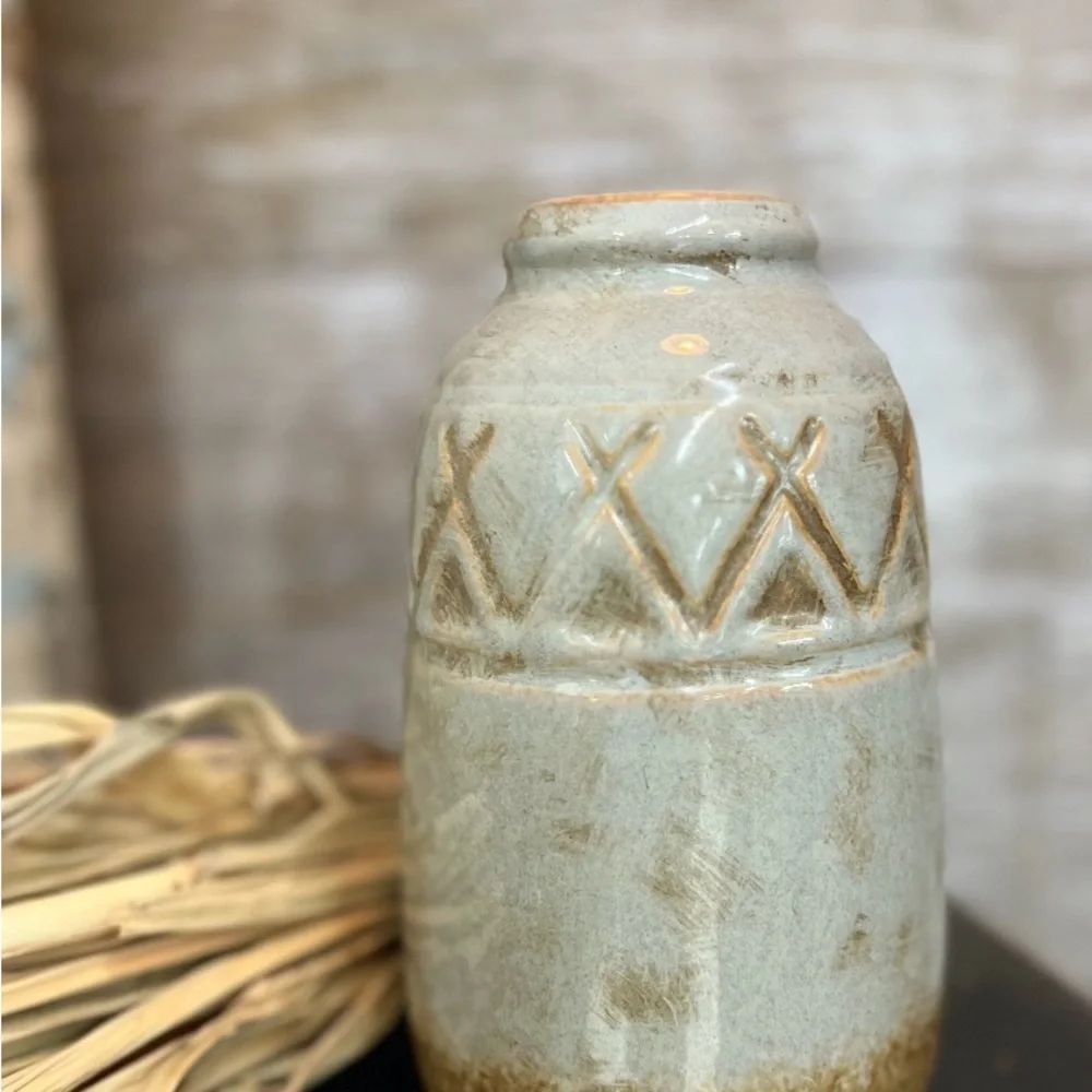 New Aztec Vase 3.5x6in B1